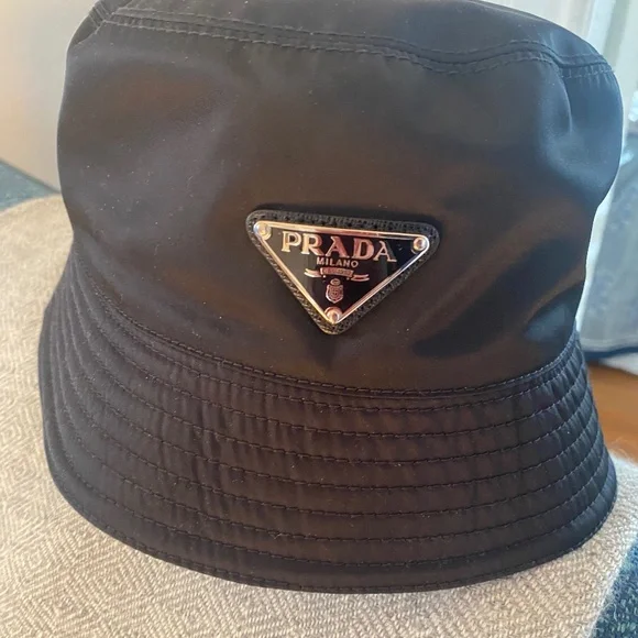 authentic Prada Bucket Hat Black Medium - good condition  ( PRADA Re-Nylon Logo Bucket Hat Black main image 3